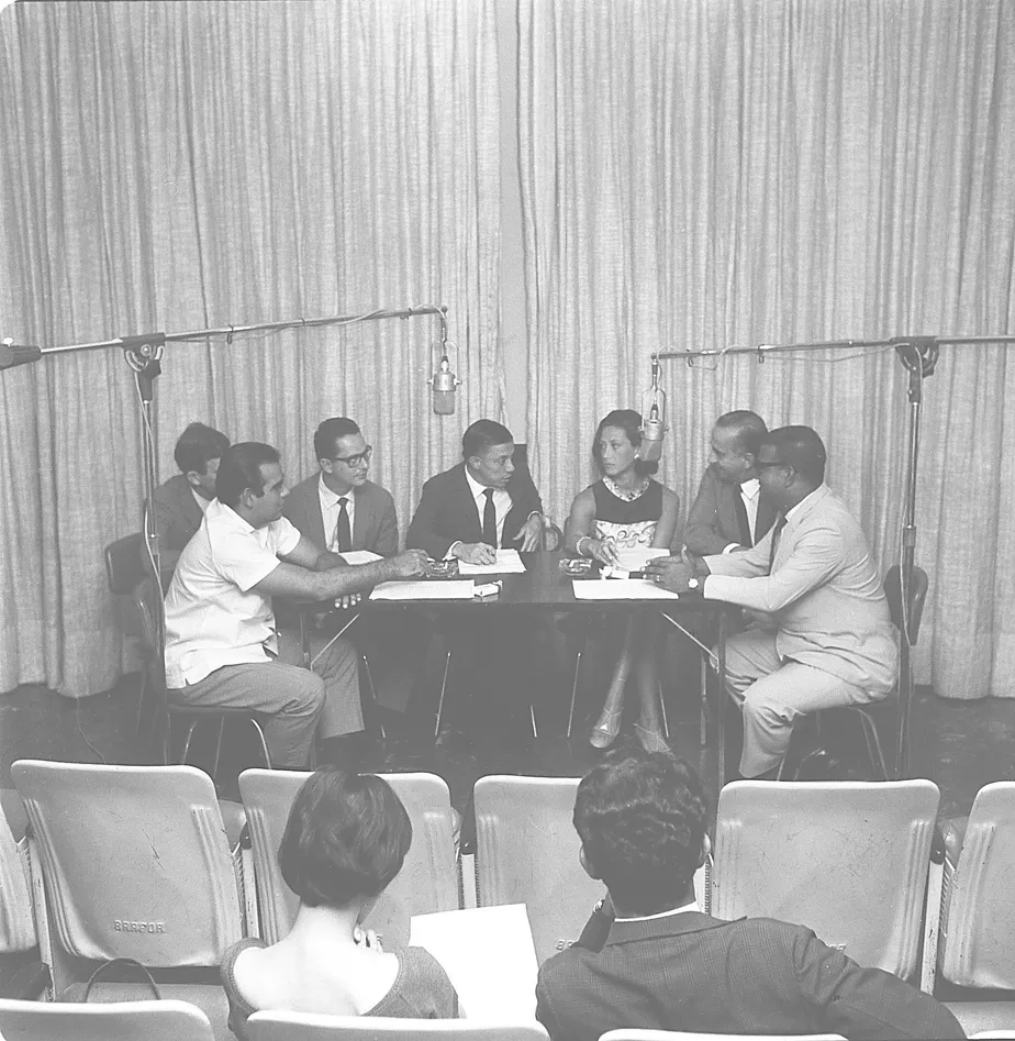 Equipe do Jornal de Vanguarda na TV Globo (Foto: Memória Globo)