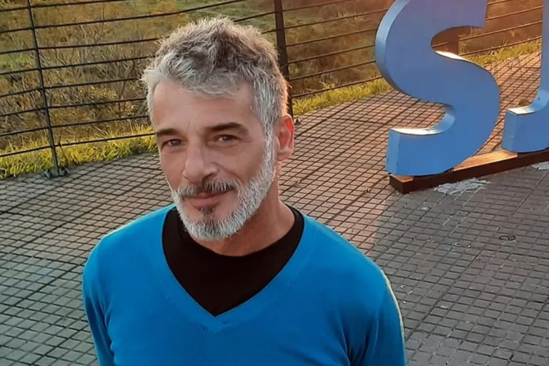 Carlos Cesare assumiu a caracterização do personagem Pablo em 1986, aos 20 anos (Reprodução)