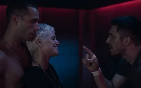 Tadeu, interpretado pelo ator Gabriel Vieira, protagonizou o primeiro nu frontal masculino explícito da história das telenovelas brasileiras (Reprodução)